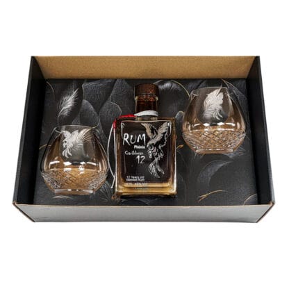 Exklusiver Genuss: Der Phönix Rum Caribbean 12 mit edlem Geschenkkarton – ideal für Kenner und als besonderes Präsent. Perfekt für stilvollen Rum-Genuss. Jetzt Premium Rum & Vodka kaufen